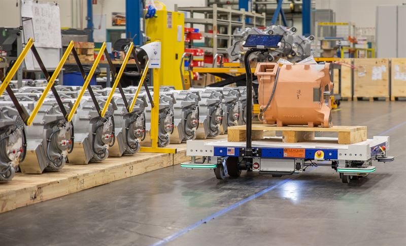 FlexQube eQart transporting goods at customer factory