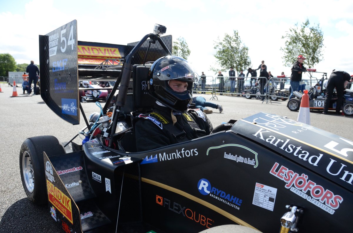 FlexQube logo on race car