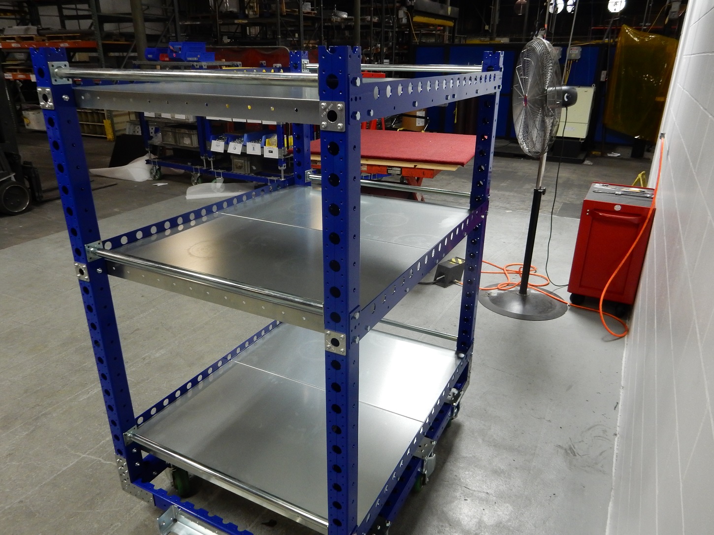Tuggable Flat Shelf Cart – 55 x 41 Inches