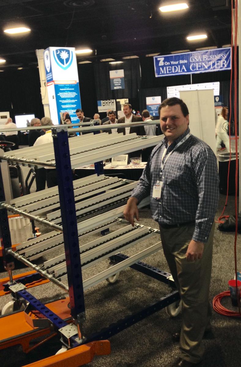 FlexQube en una feria comercial con el Liftrunner