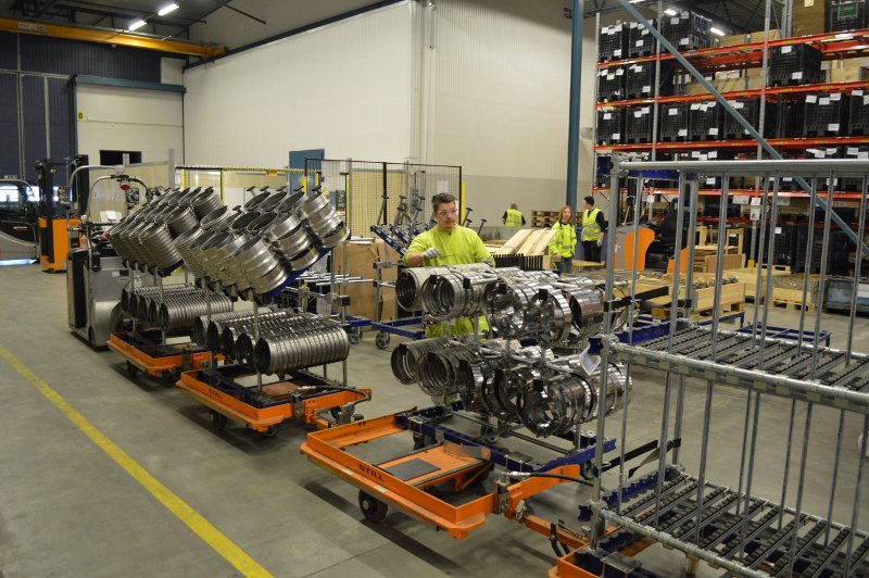 Kuehne + Nagel ordering 326 trolleys from FlexQube