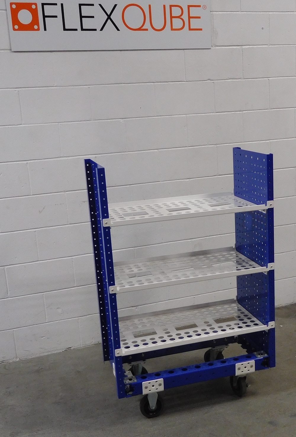 Modular & industrial material handling cart by FlexQube