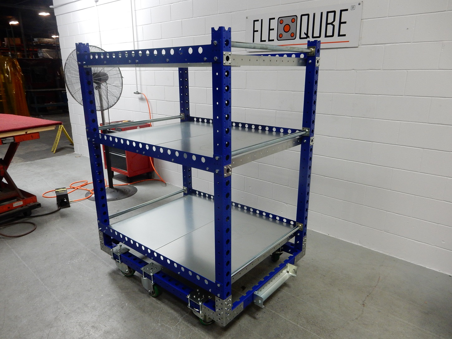 Tuggable Flat Shelf Cart – 55 x 41 Inches