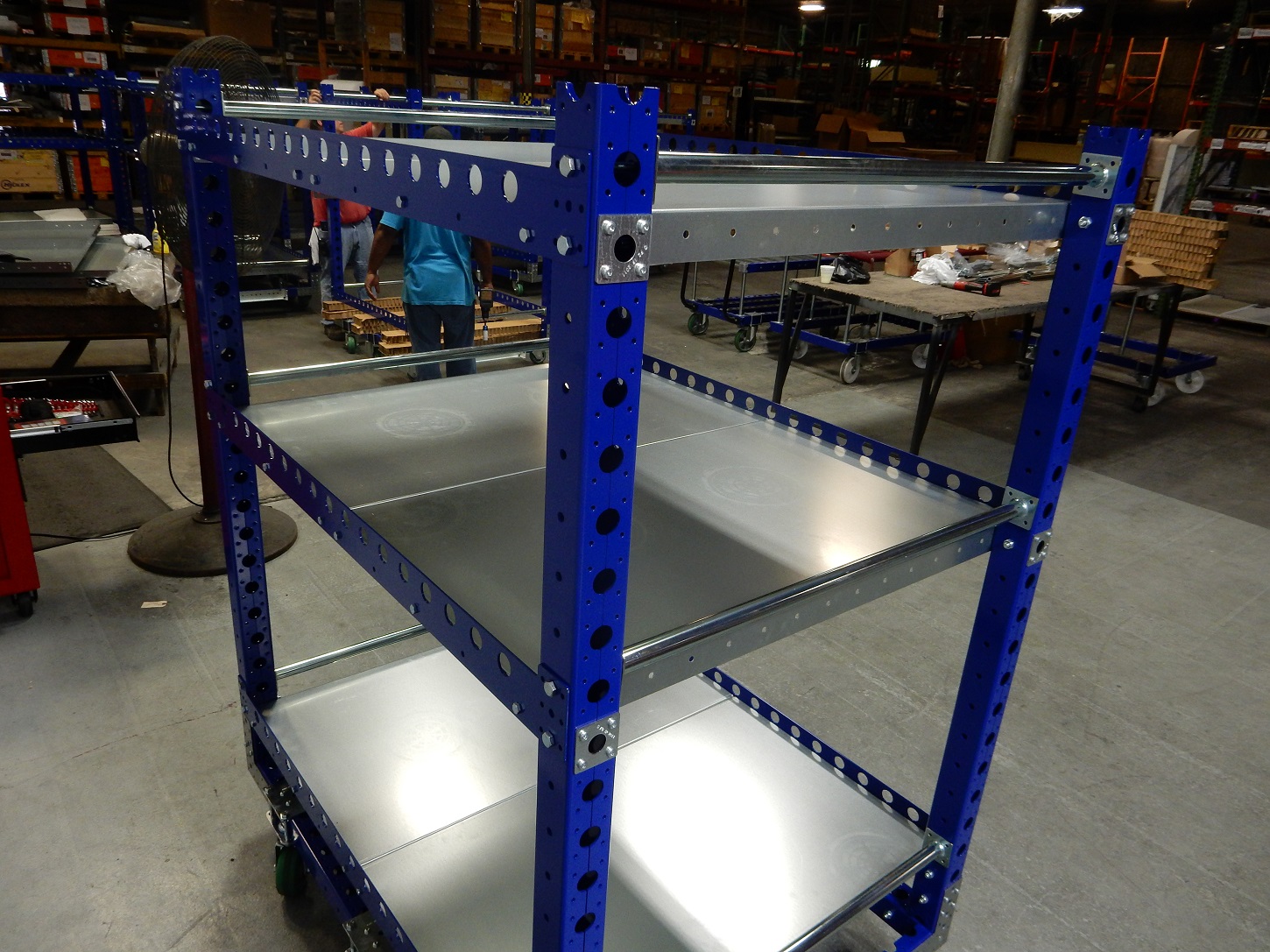 Tuggable Flat Shelf Cart – 55 x 41 Inches