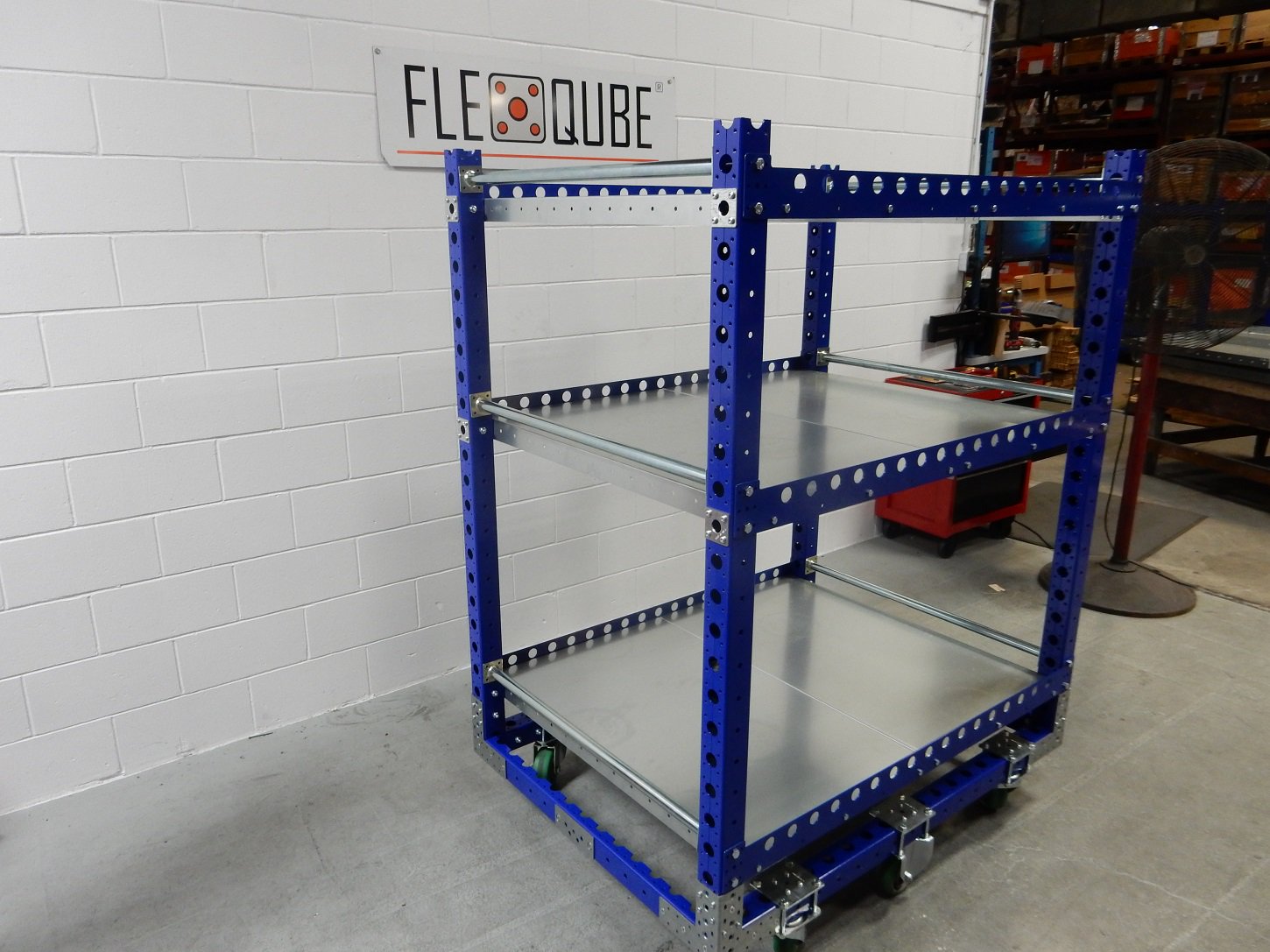Tuggable Flat Shelf Cart – 55 x 41 Inches