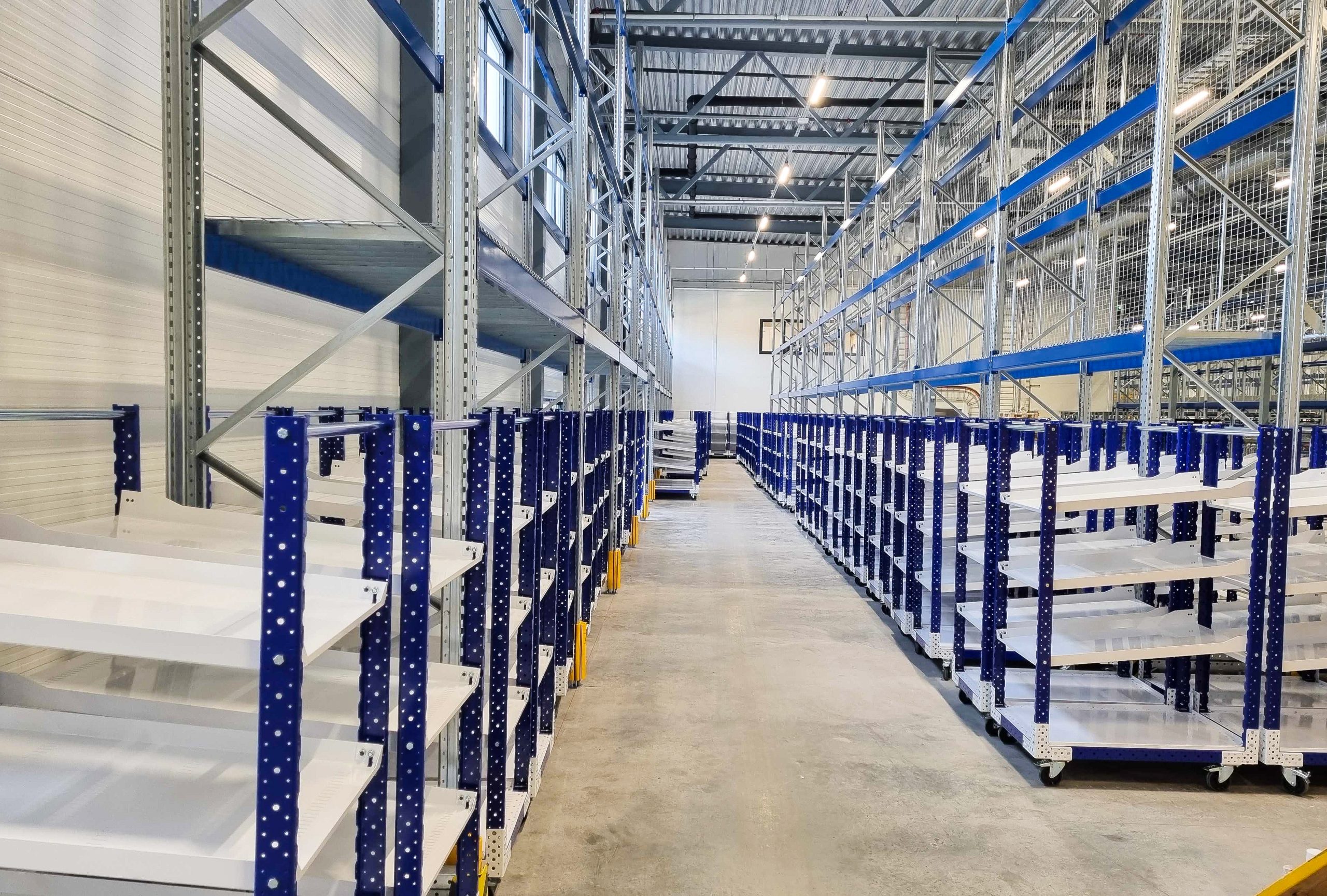 Top 5 Benefits of Gravity Flow Racks in Manufacturing