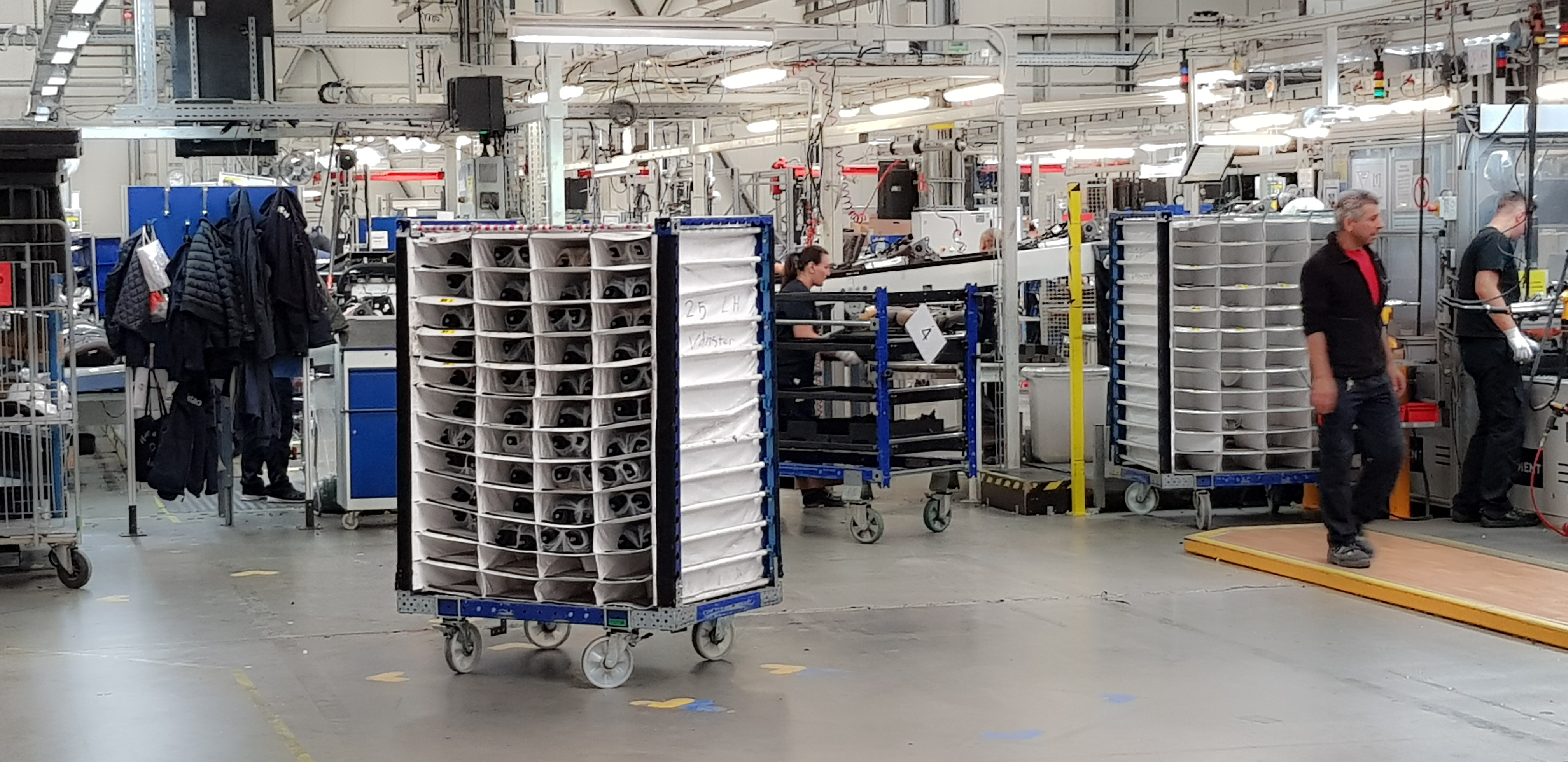 Diferentes tipos de equipos de manipulación de materiales de FlexQube